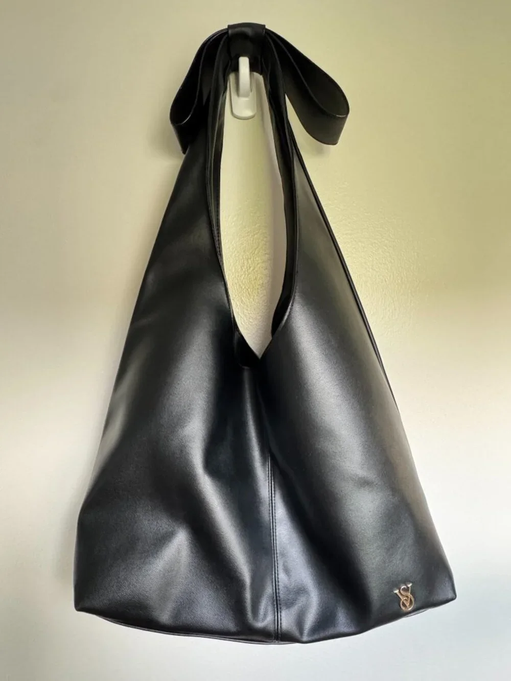 Victoria’s Secret Black Bow Slouchy Hobo Shoulder Bag Faux Leather VS Gold Logo